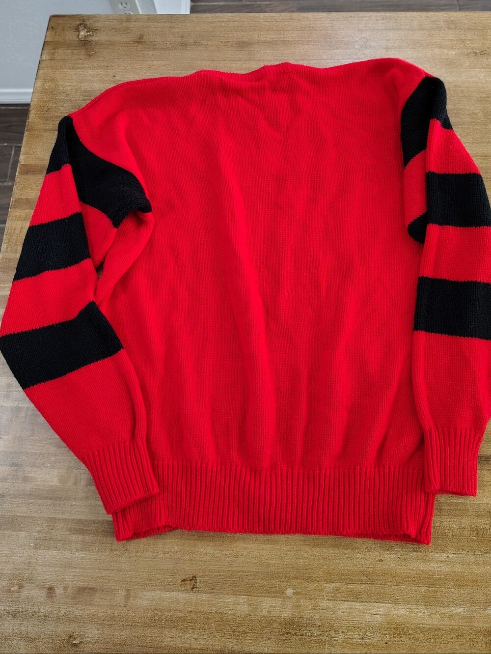 Mickey & Co By JG Hook Mickey Mouse Vintage Disney Big Head White Gloves Sweater - Picture 8 of 8